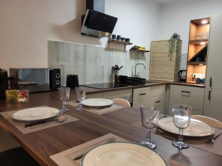 O Bon'Endroit - Appartement Confort - Centre Ville Виен Екстериор снимка